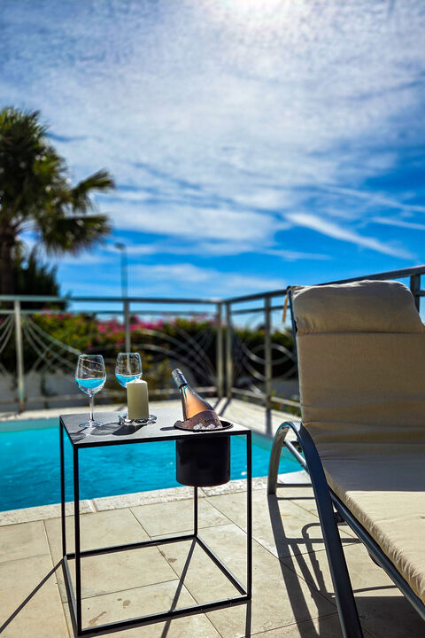 ... guarantees sunshine on an average of 330 days per year.